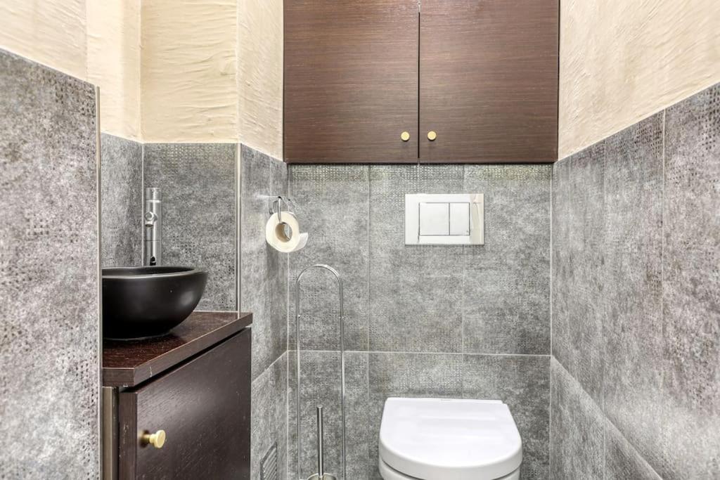 Montaigne Executive Suite パリ エクステリア 写真