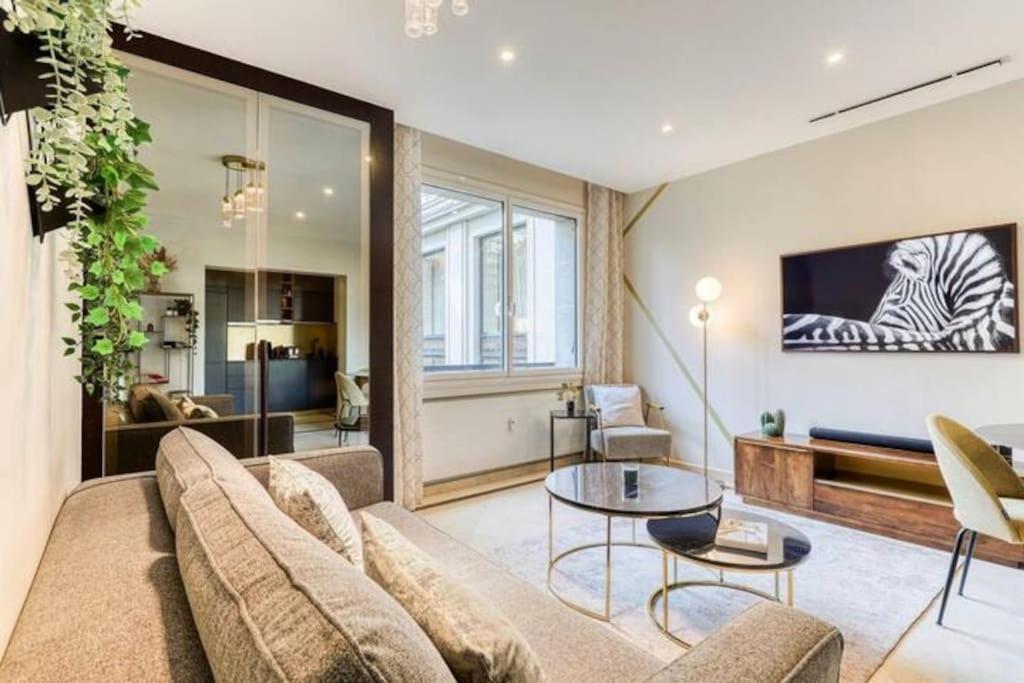 Montaigne Executive Suite パリ エクステリア 写真