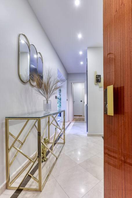 Montaigne Executive Suite パリ エクステリア 写真