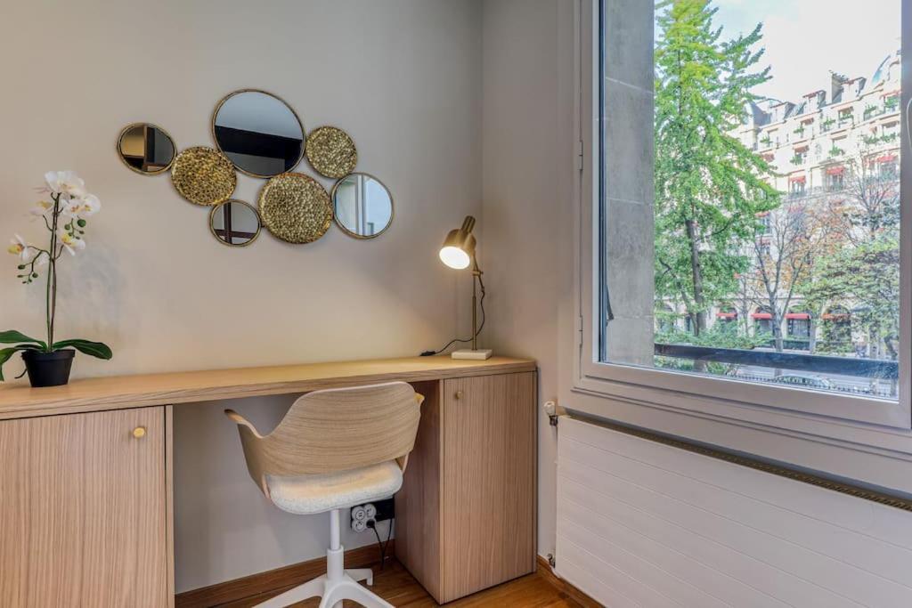 Montaigne Executive Suite パリ エクステリア 写真