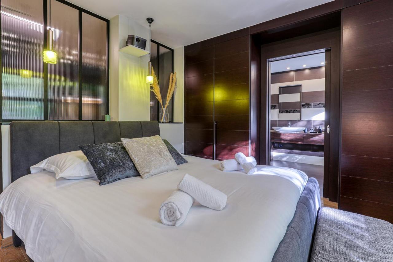 Montaigne Executive Suite パリ エクステリア 写真