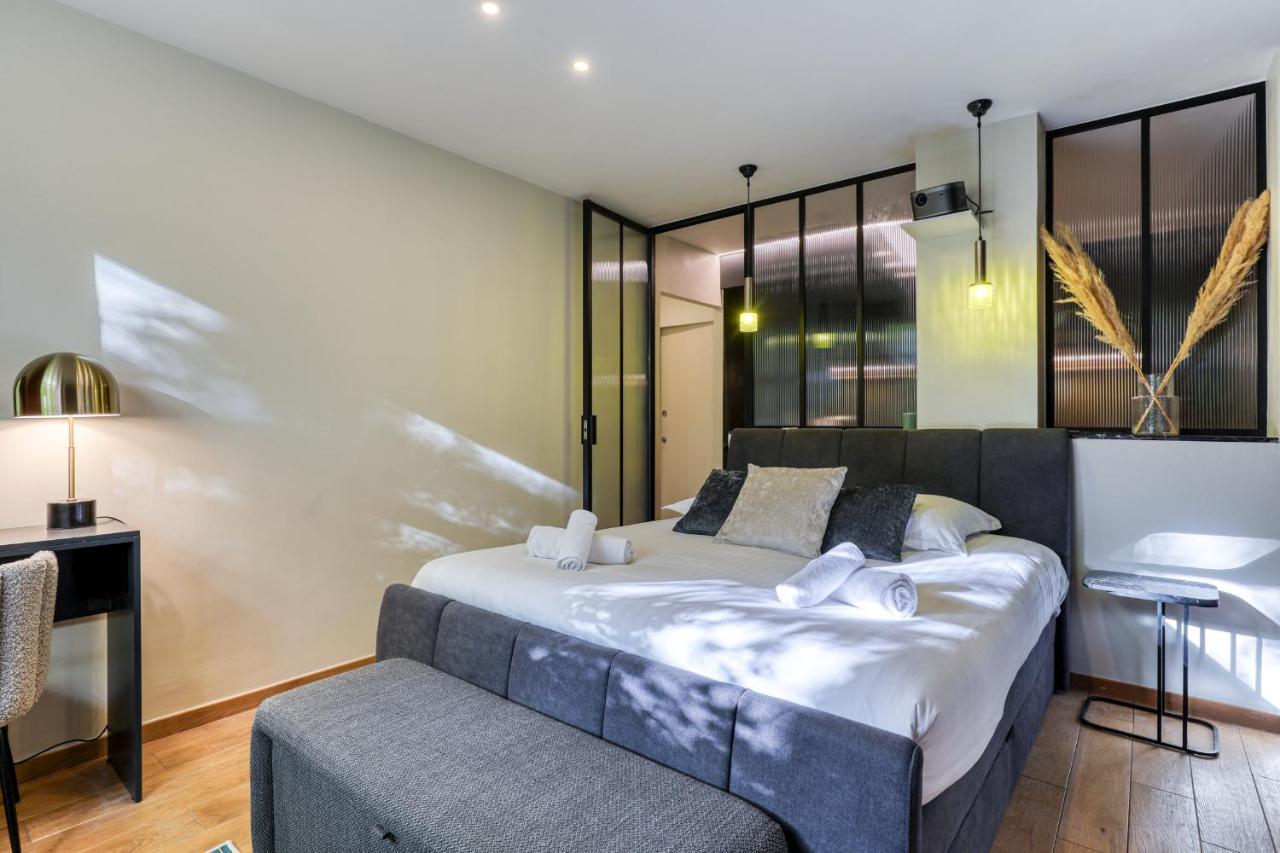Montaigne Executive Suite パリ エクステリア 写真