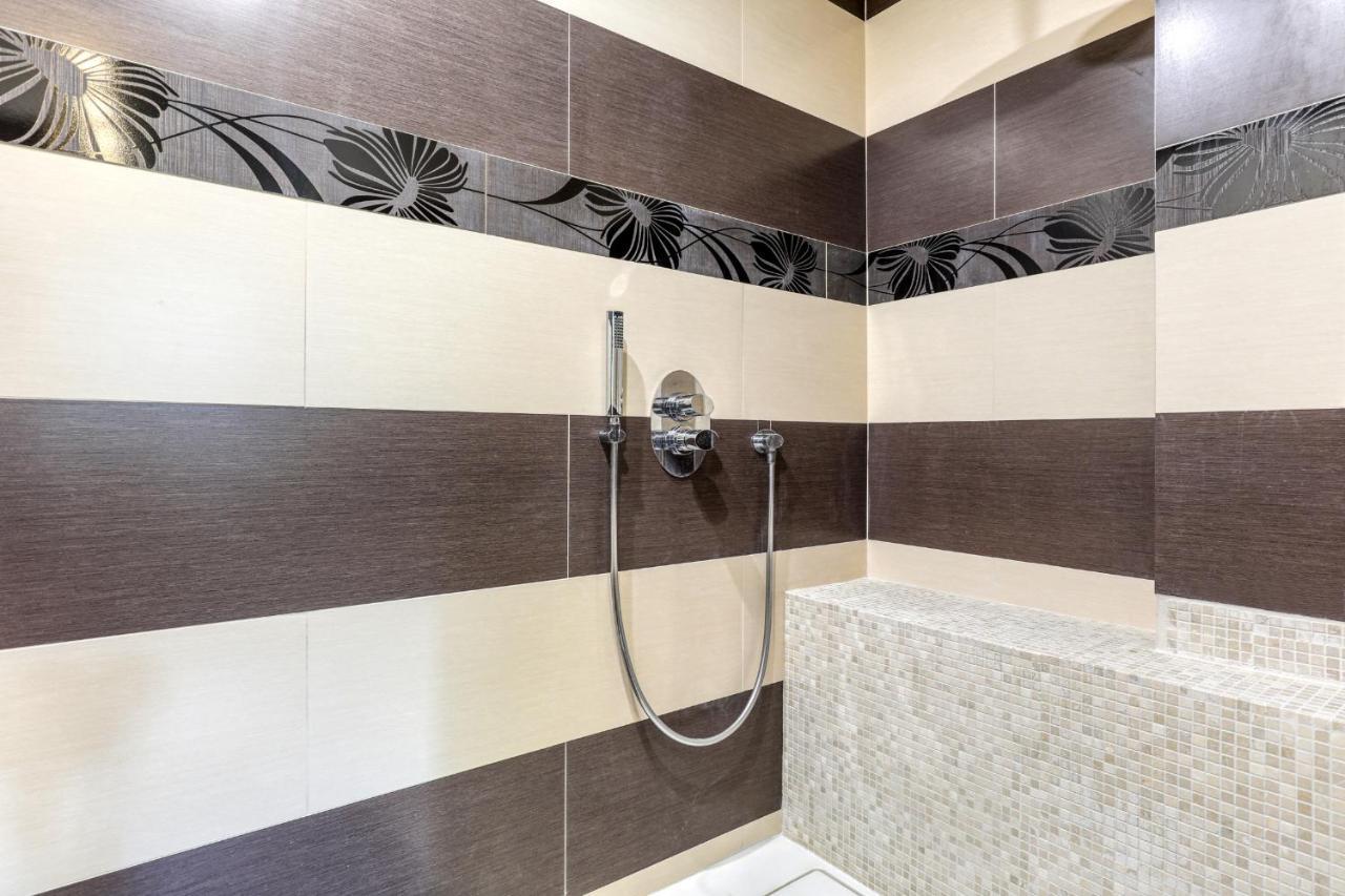 Montaigne Executive Suite パリ エクステリア 写真
