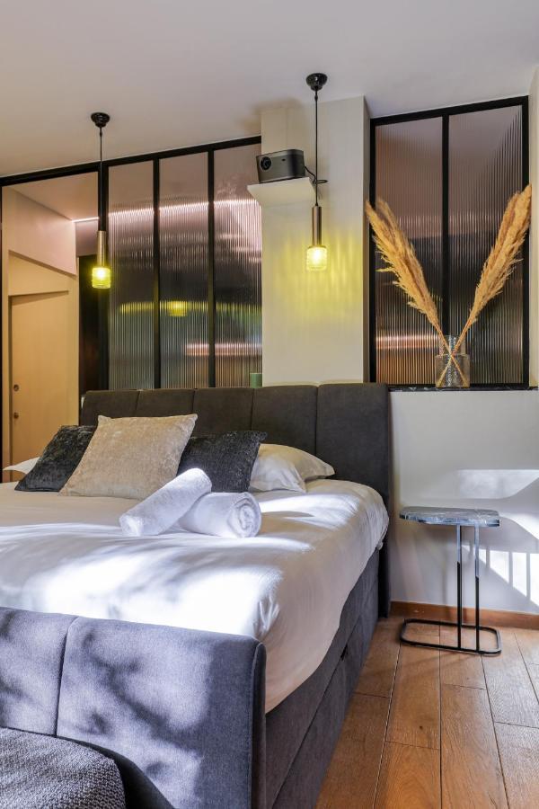 Montaigne Executive Suite パリ エクステリア 写真